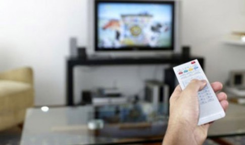 TV Çocukları ve Yaşlıları, İnternet Gençleri Etkiliyor