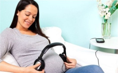 Anne Karnındayken Müzik Dinletin