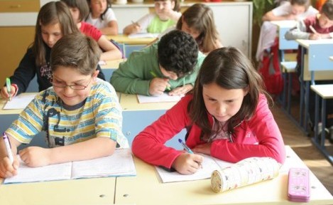 Okula Götürdüğünüz Çocuğunuzla Mesafenizi Koruyun