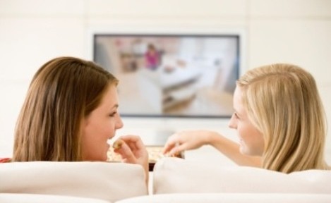Kadınlar Günde 4 Saatten Fazla TV İzliyor
