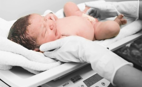 Bebek İlk Ayında Ne Kadar Kilo Almalı?