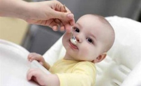 Mama Takviyesi Bebeği Nasıl Etkiler?