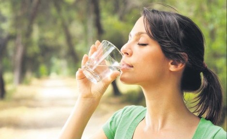 İçme Suyuna Limon Damlatıp İçin
