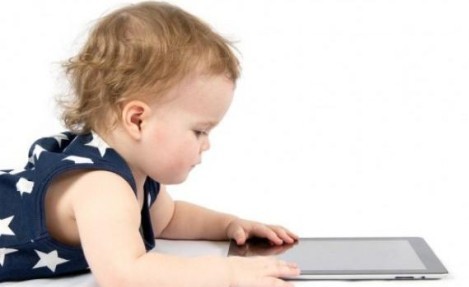 Bebekler Anne-Baba’dan Önce Tablet Diyor