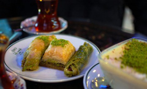 Tatlı Yedikten Sonra Çay İçin!